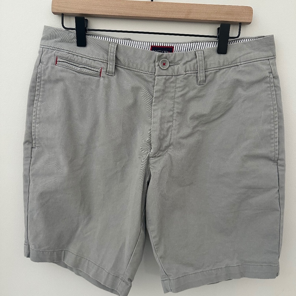 Untuckit MENS summer gray chino shorts W32